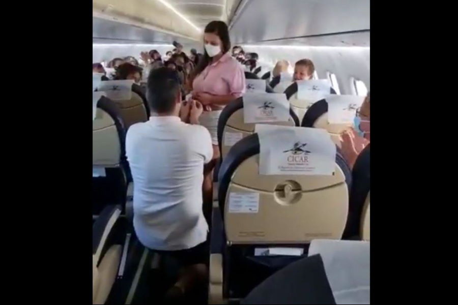 Passenger proposes over the tannoy system on flight from Gran Canaria to Fuerteventura