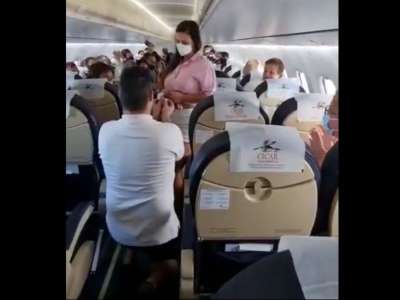 Passenger proposes over the tannoy system on flight from Gran Canaria to Fuerteventura