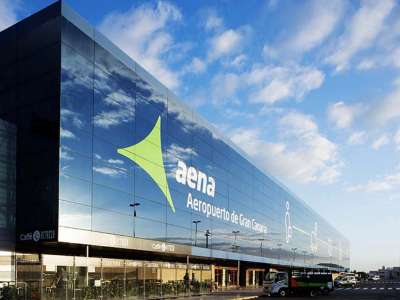 Airport strike leaves passengers without luggage, causing delays and flight cancellations