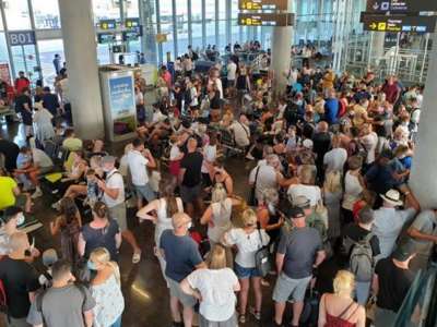 Chaos reigns for 10,000 passengers at Gran Canaria airport without luggage
