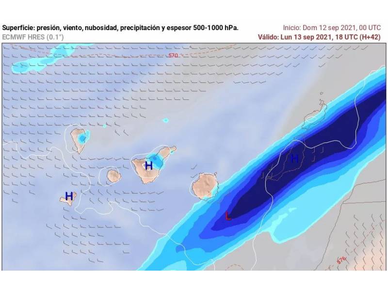 A hot, humid and rainy day forecast in the Canary Islands today