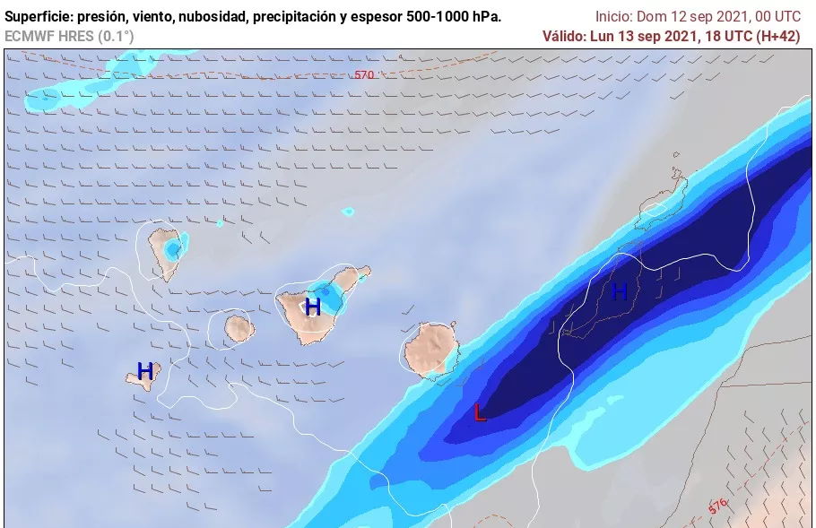 A hot, humid and rainy day forecast in the Canary Islands today