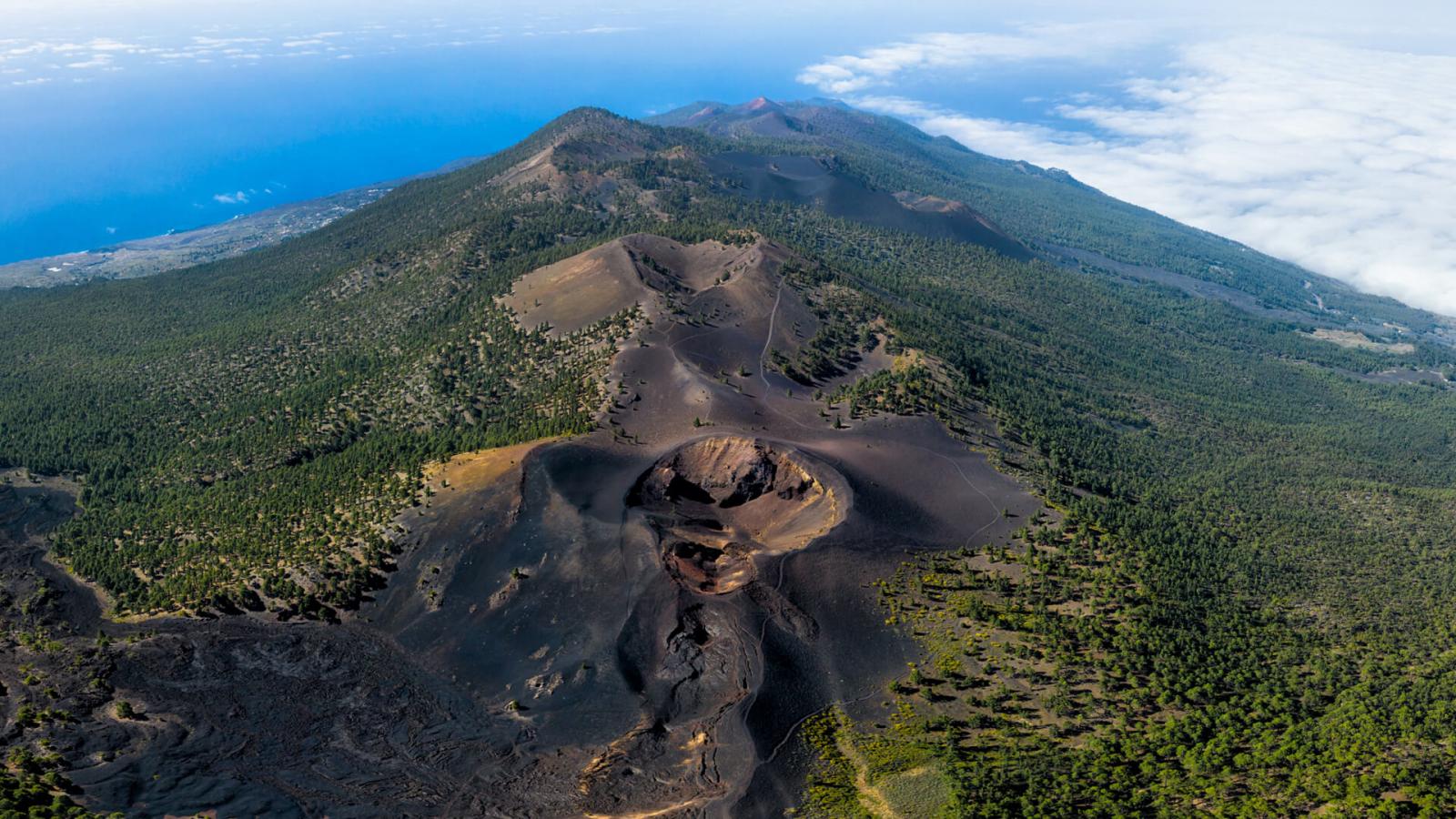 The Canary Islands enters yellow alert due to volcanic risk in La Palma