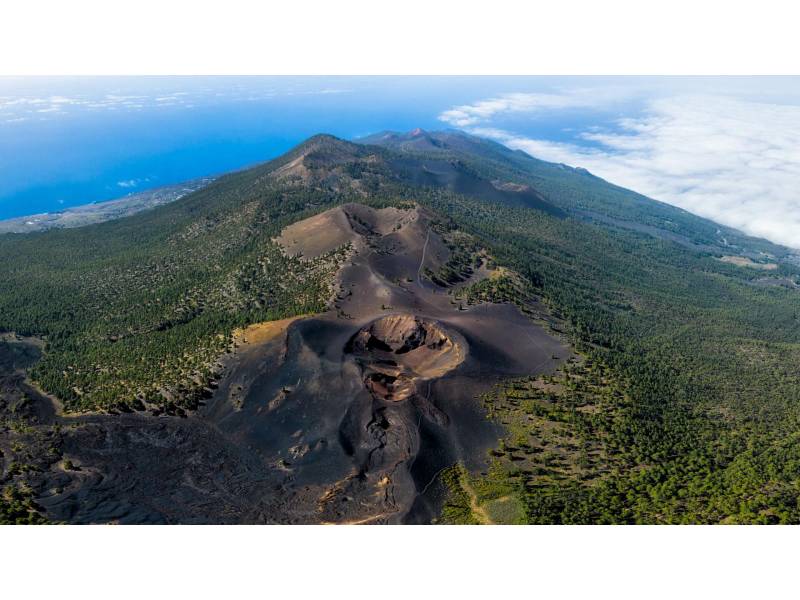 The Canary Islands enters yellow alert due to volcanic risk in La Palma The Canary Islands enters yellow alert due to volcanic risk in La Palma