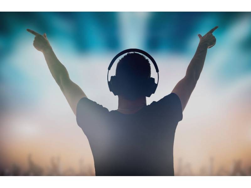 ‘Put your hands in the air if you care’, DJ protest at Government HQ today