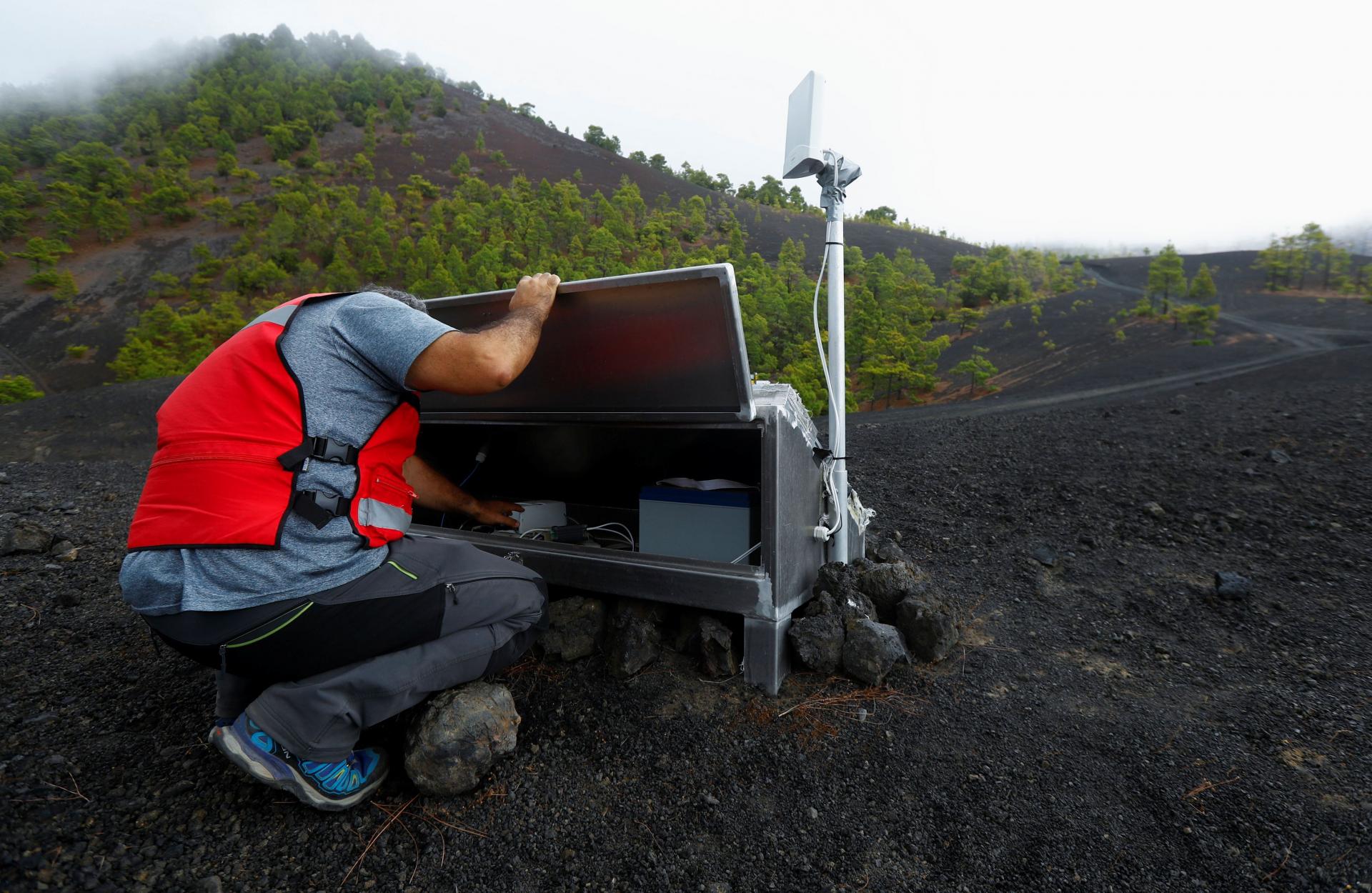 LA PALMA UPDATE: 40,000 people ready for evacuation, mega-tsunami ruled out