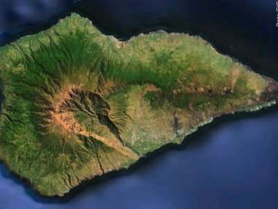 The first people are evacuated in La Palma as a precaution against the risk of eruption