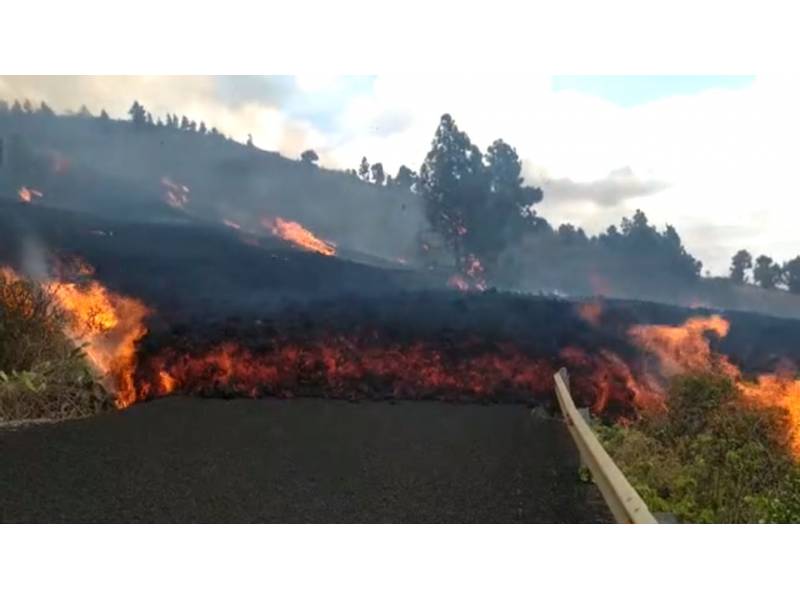 LA PALMA ERUPTION: There are two lava flows heading for habited areas