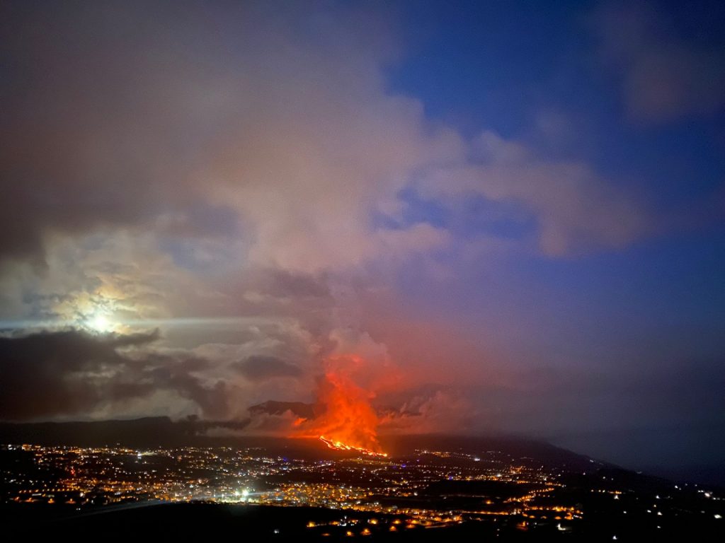LA PALMA: How long will eruptions last? Are the other islands affected?