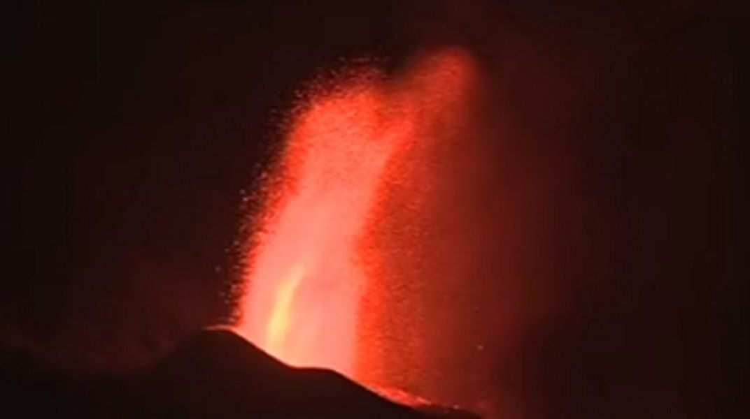 A new eruption point in the side of the volcano in Tacande 