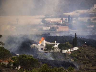 LA PALMA UPDATE: more earthquakes over night, eruption continues, 166 buildings now gone
