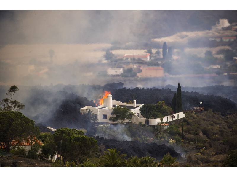 LA PALMA UPDATE: more earthquakes over night, eruption continues, 166 buildings now gone