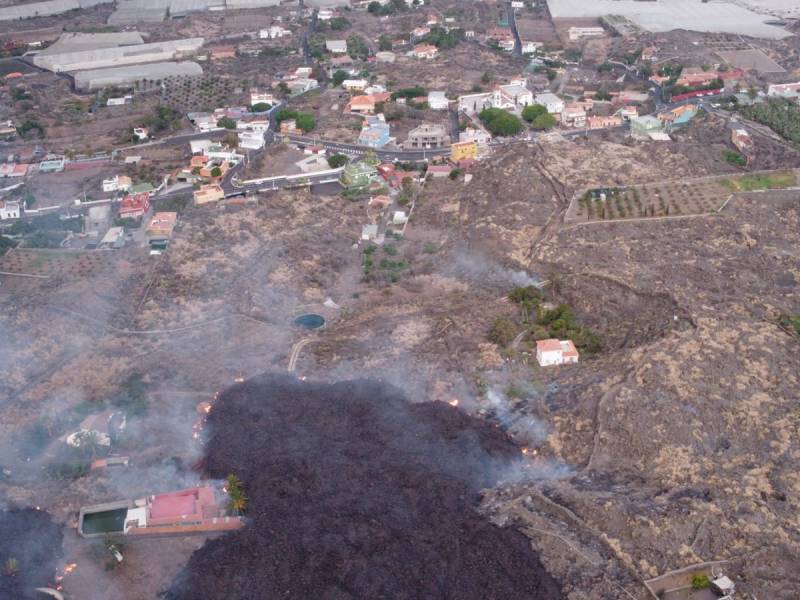 The lava flows are approaching Todoque, the last urban centre before the sea