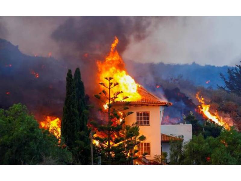 Involcan does not rule out new emission points on the volcano 