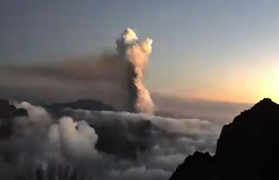 AEMET warns of the path of the ash cloud through the Canary Islands