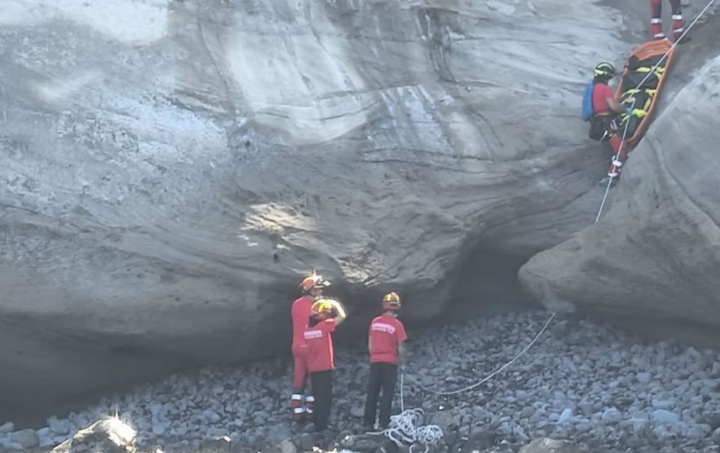 Dead body of a woman found on a beach in Los Gigantes