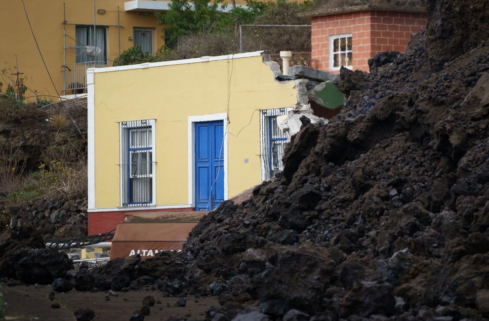 LA PALMA LATEST: Lava destroys more buildings in Todoque as residents collect belongings