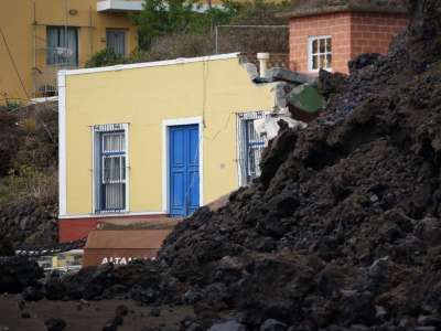 LA PALMA LATEST: Lava destroys more buildings in Todoque as residents collect belongings