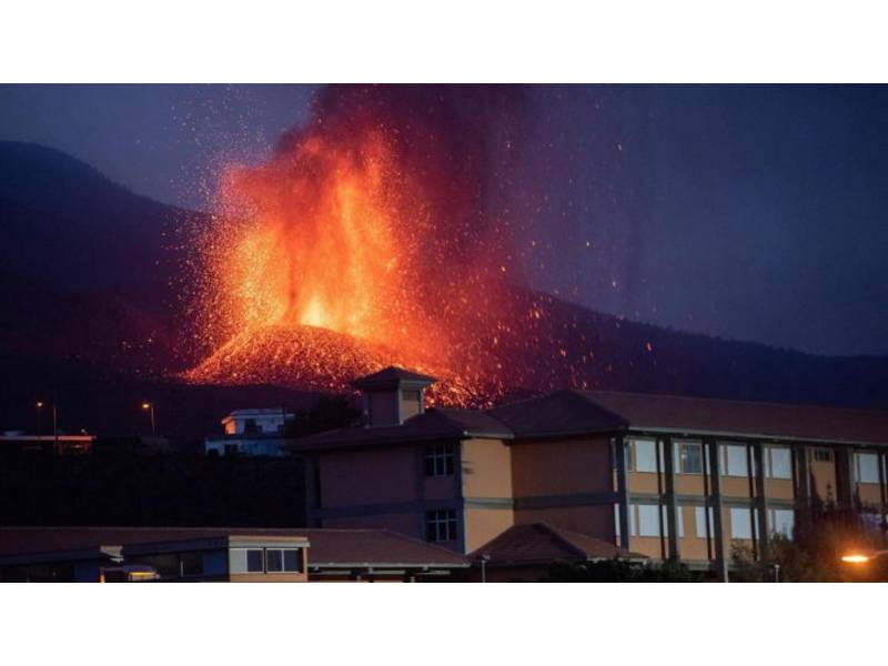 LA PALMA UPDATE: More explosive eruptions and a 6km high volcanic plume