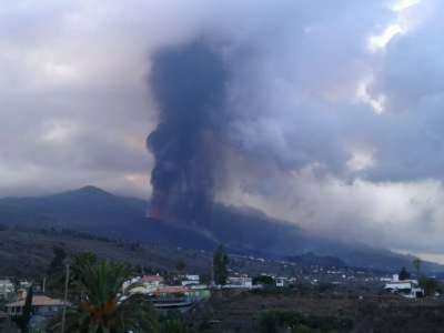 A new vent appears on the side of the main crater of the La Palma volcano