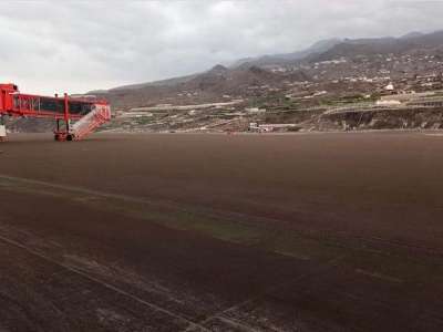 La Palma airport is closed due to ash accumulation