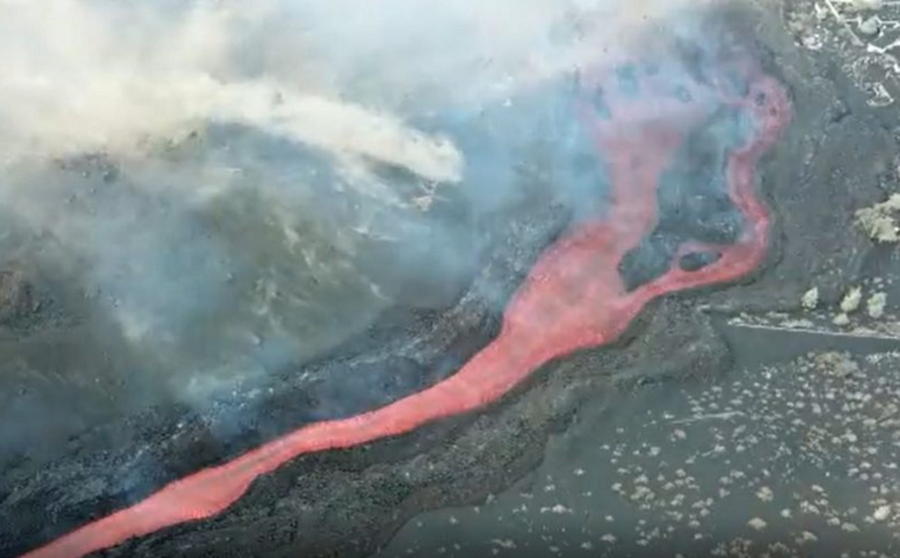 VOLCANO UPDATE: Main cone breaks apart and releases new lava flows