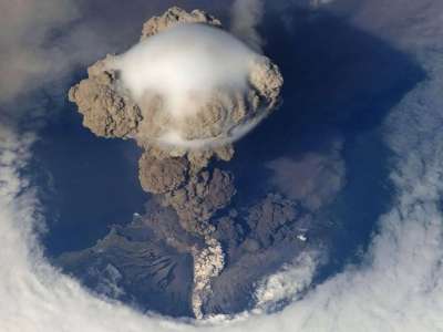 LA PALMA: Public advised to stay indoors to limit exposure to volcanic ash and gases