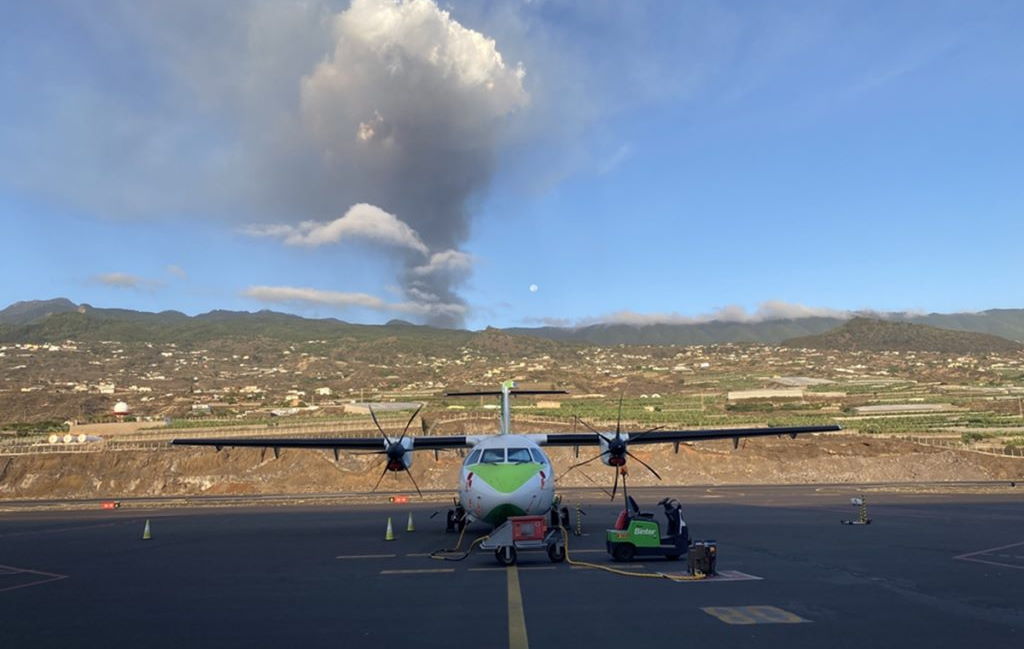 UPDATE: La Palma airport reopens for commercial flights after ash is cleared
