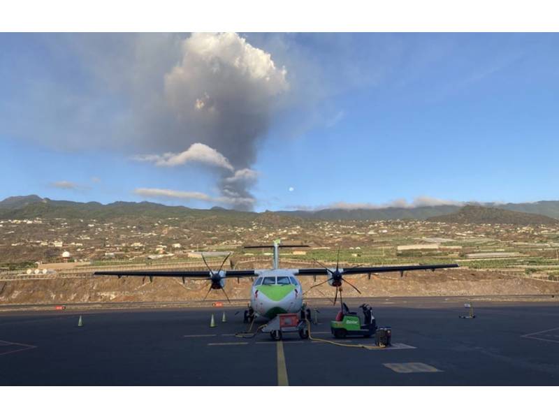 UPDATE: La Palma airport reopens for commercial flights after ash is cleared