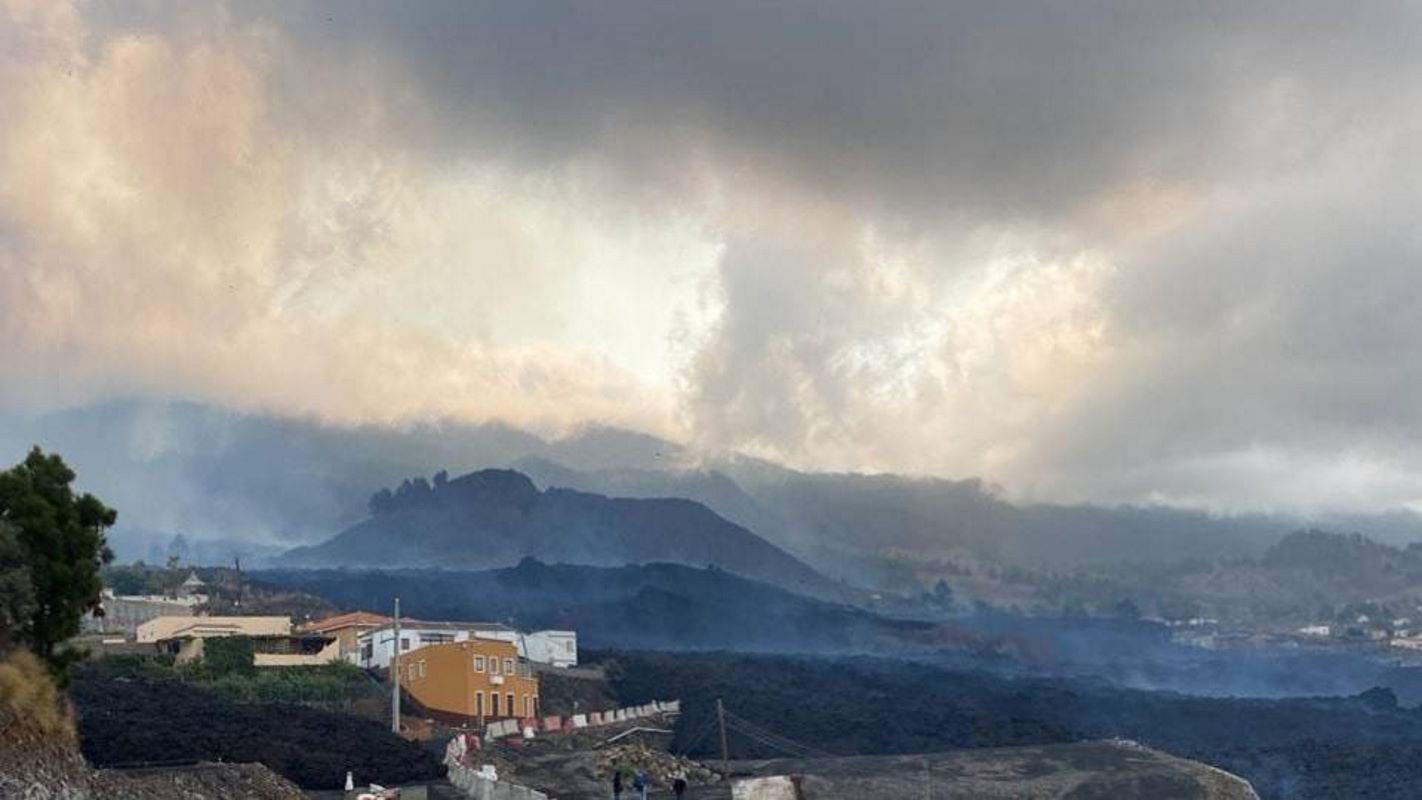 The volcano in La Palma suddenly stops emitting lava and ash