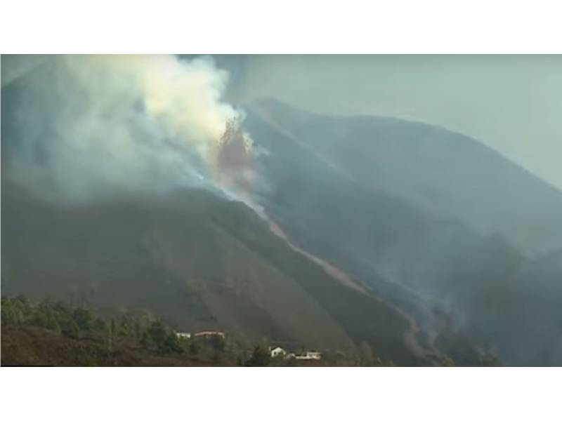 LIVE VIDEO: La Palma looks eerie due to the ash cloud and dust being thrown into the sky