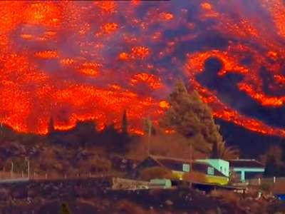 A new river of lava is moving fast and is only 300 metres from the sea