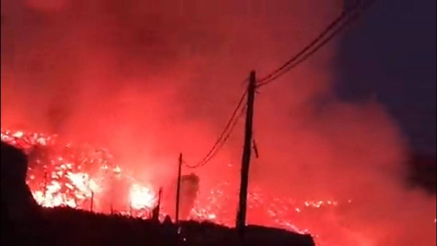 The lava has passed the Todoque mountain and is much closer to the sea