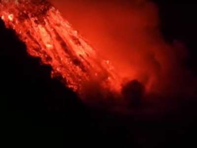 LATEST VIDEO: More footage emerges of lava entering the sea overnight