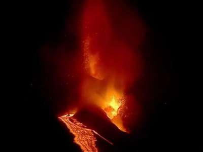 LA PALMA UPDATE: New lava flow emerges from the secondary cone of the volcano