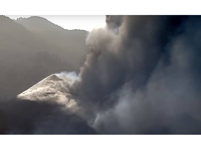 La Palma volcano starts erupting from new vent 400 metres away from main cone