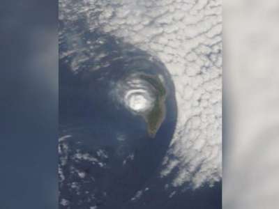 The La Palma volcano creates an impressive ‘vortex’ visible from space