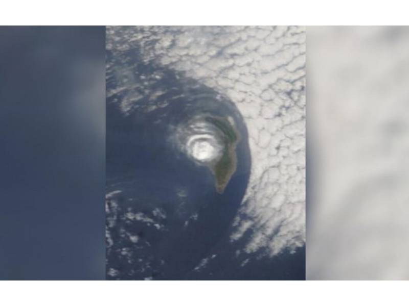 The La Palma volcano creates an impressive ‘vortex’ visible from space