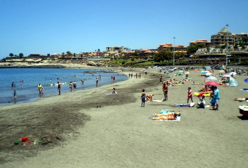Man dies after being rescued from the sea on Fañabé beach in Adeje