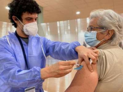 Public Health gives green light for 3rd jab for the over 70s from October 25th