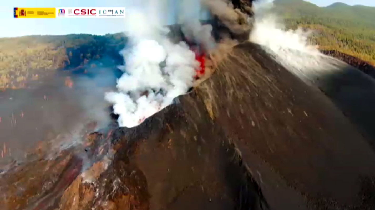 ‘Lava tunnel’ is guiding flows directly to the sea giving some respite to affected areas