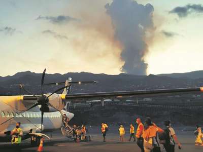 La Palma airport suffers the effects of the volcano again
