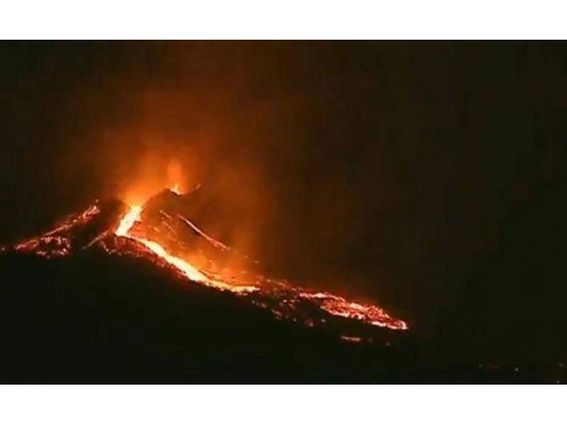 Another part of the main cone collapses and new lava flows cause more destruction