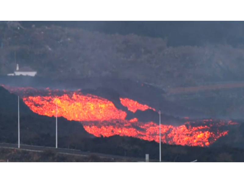 New flows increase the destruction of the La Palma volcano