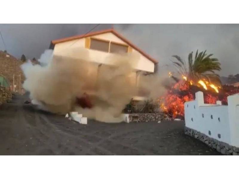 VIDEO: Moment lava completely demolishes a house on La Palma
