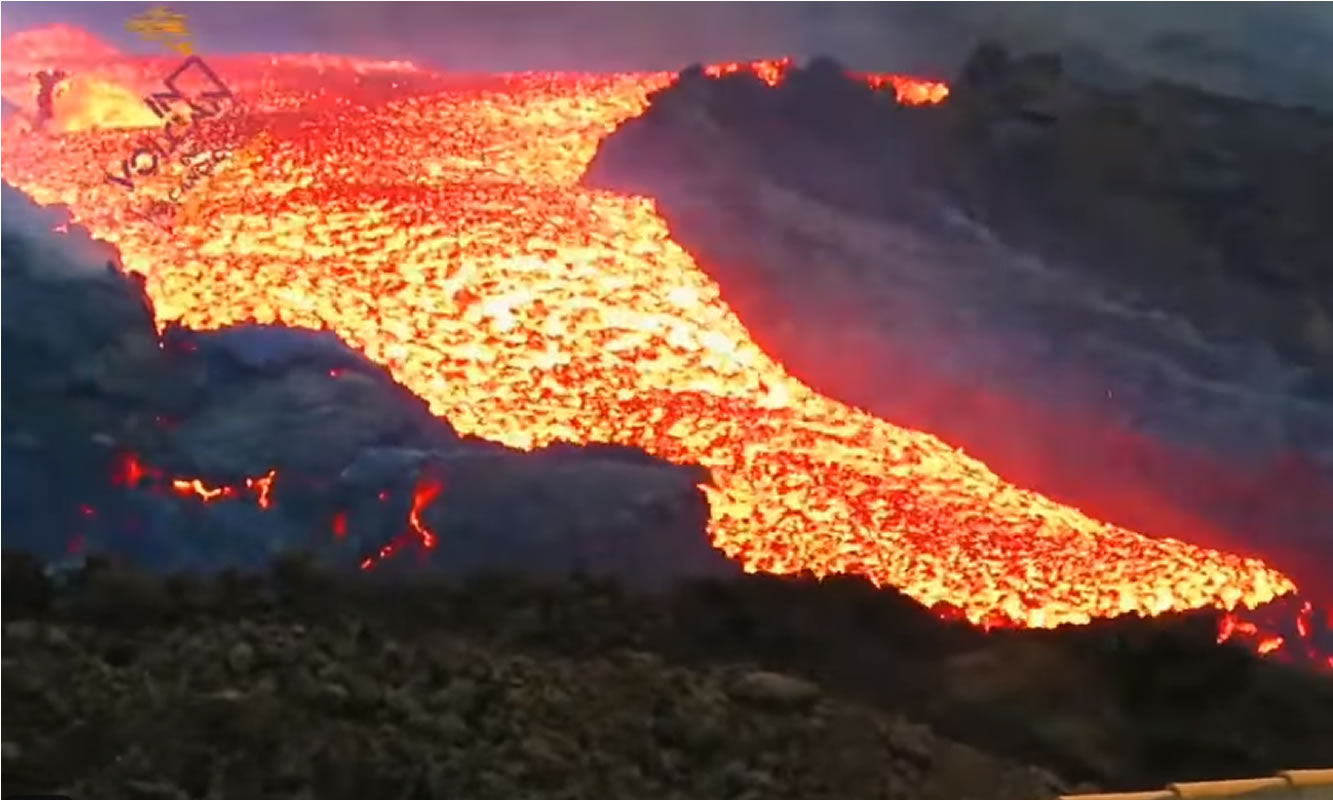 VIDEO: ‘Lava tsunami’ prevents access to Tazacorte because of proximity of flows