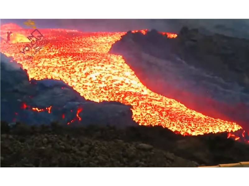 VIDEO: ‘Lava tsunami’ prevents access to Tazacorte because of proximity of flows