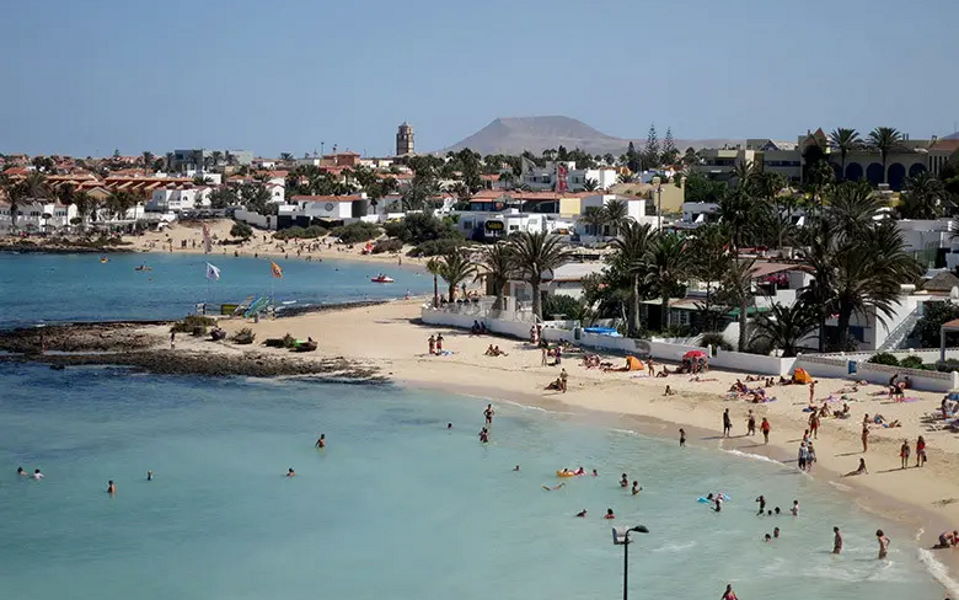 A hot and hazy Monday in the Canary Islands with temperatures over 30°C