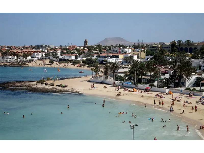 A hot and hazy Monday in the Canary Islands with temperatures over 30°C