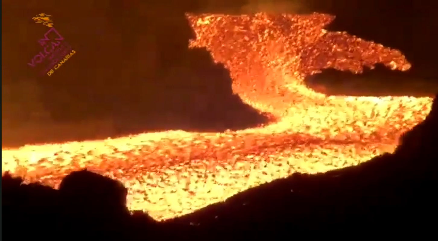 VIDEO: River of lava passes through Tacande, La Palma’s children go back to school